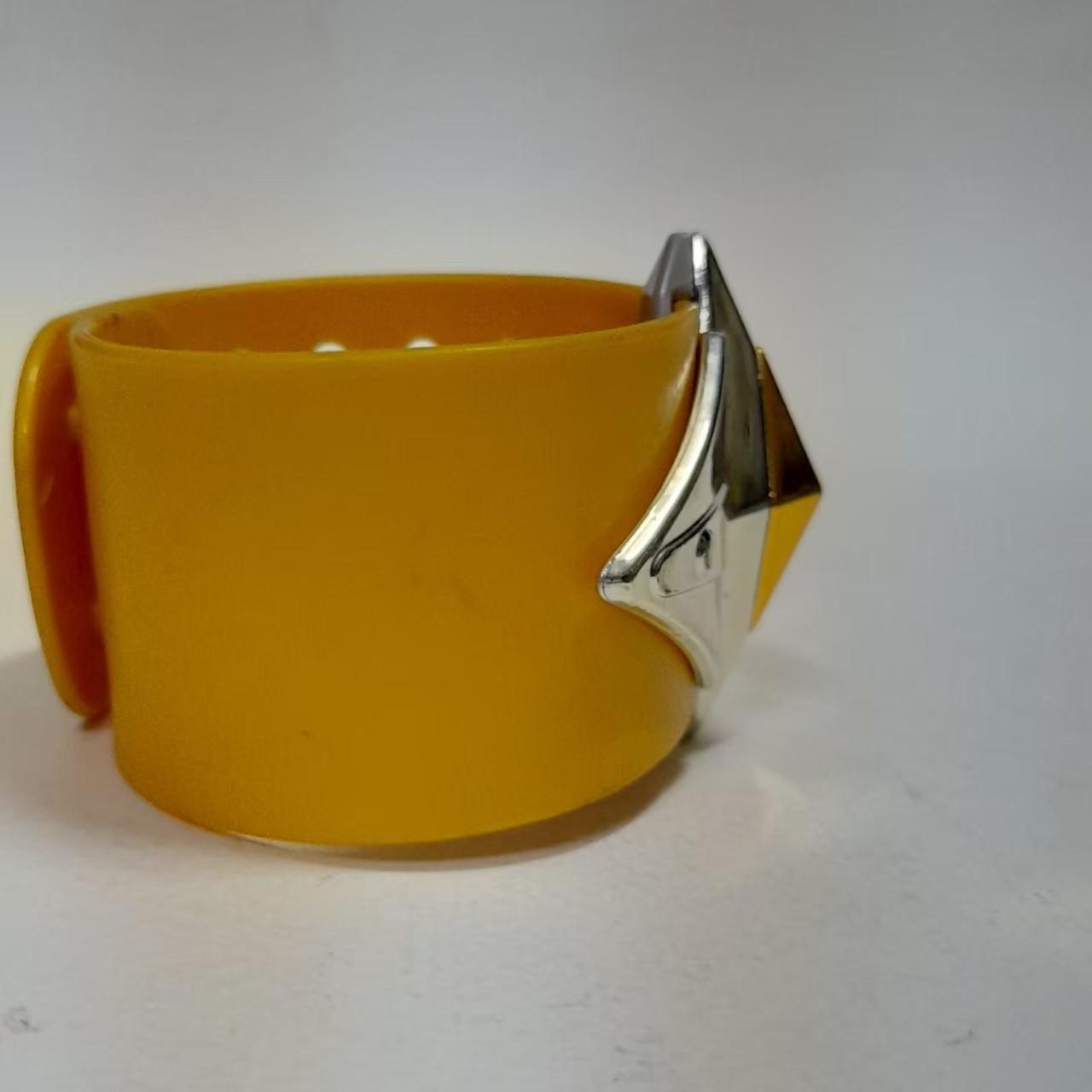 ปลอกข้อมือ อุลตร้าเบลสเลท ของอุลตร้าแมนแจ๊ค ขนาดตามรูป มือสองสภาพดี มีรอยบ้าง มีช่องปรับขนาดข้อมือได้