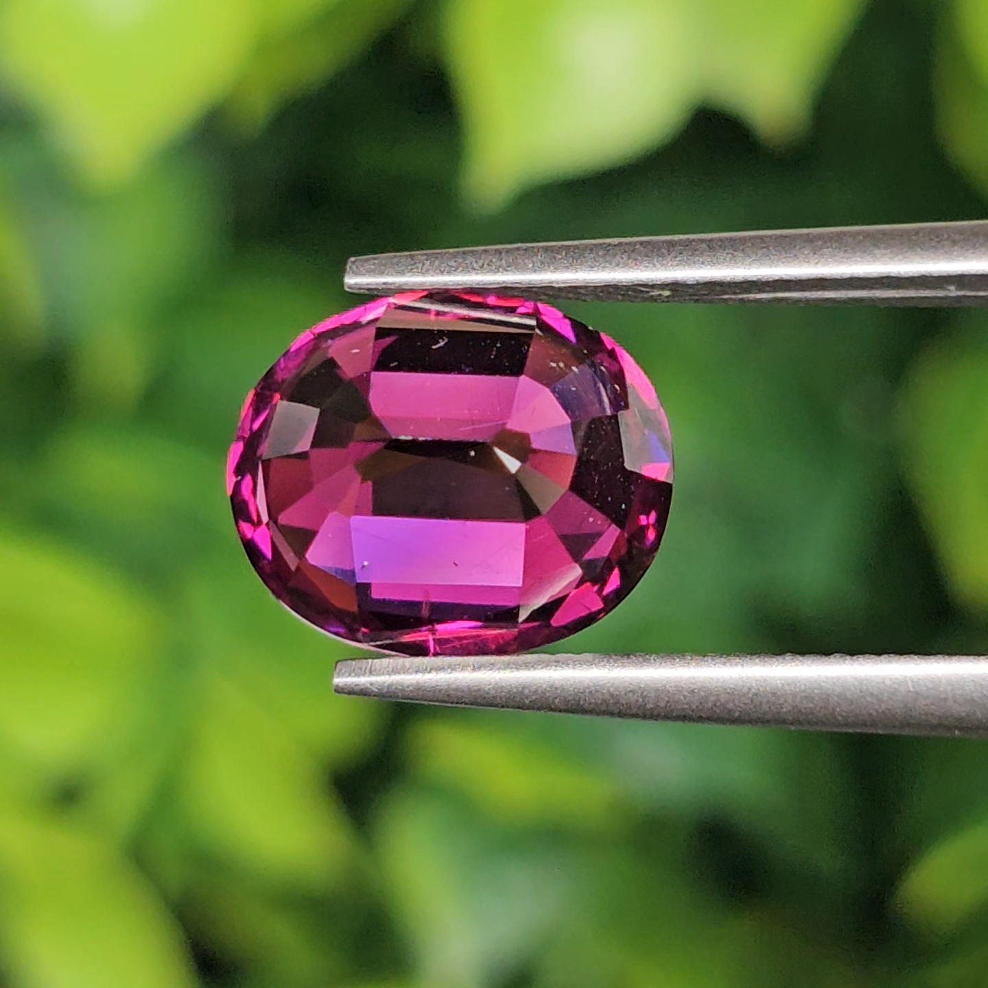 พลอย โรโดไลต์ กาเน็ท Rhodolite Garnet 4.50 กะรัต Cts.พลอยแท้ อัญมณีมงคลประจําวันเกิด เครื่องประดับพลอย