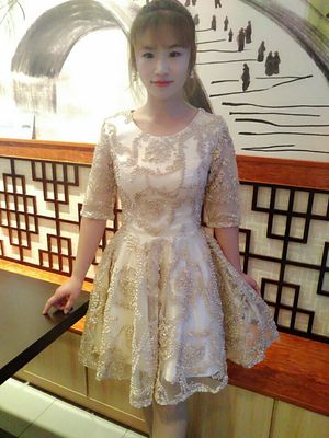 ชุดราตรีสั้นแขนสามส่วนปักดิ้นทั้งตัวเรียบหรู (ซิปหลัง)