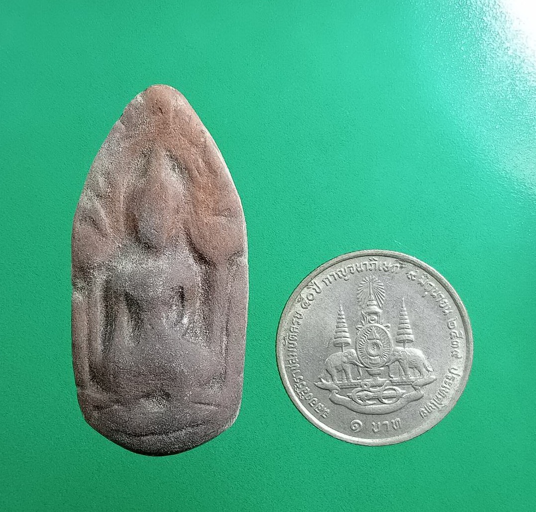 ผ2999 พระขุนแผน ไข่ผ่าซีก เนื้อดิน ไม่ทราบที่