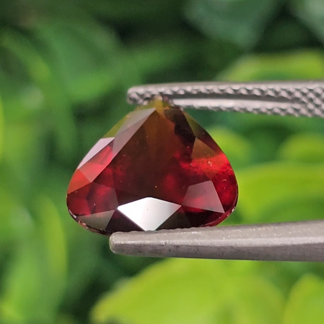 พลอย เฮลโซไนท์ การ์เน็ท Hessonite Garnet 4.05 กะรัต (Cts.) พลอยแท้อัญมณีมงคล ประจําวันเกิด เครื่องประดับพลอย