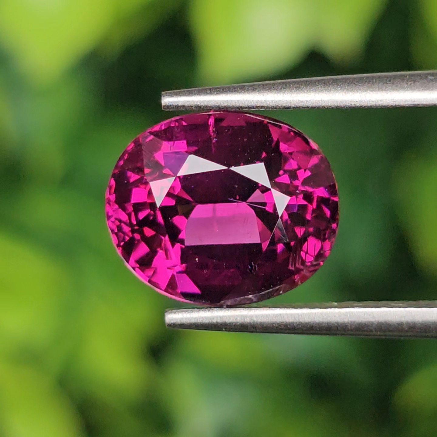 พลอย โรโดไลต์ กาเน็ท Rhodolite Garnet 4.50 กะรัต Cts.พลอยแท้ อัญมณีมงคลประจําวันเกิด เครื่องประดับพลอย