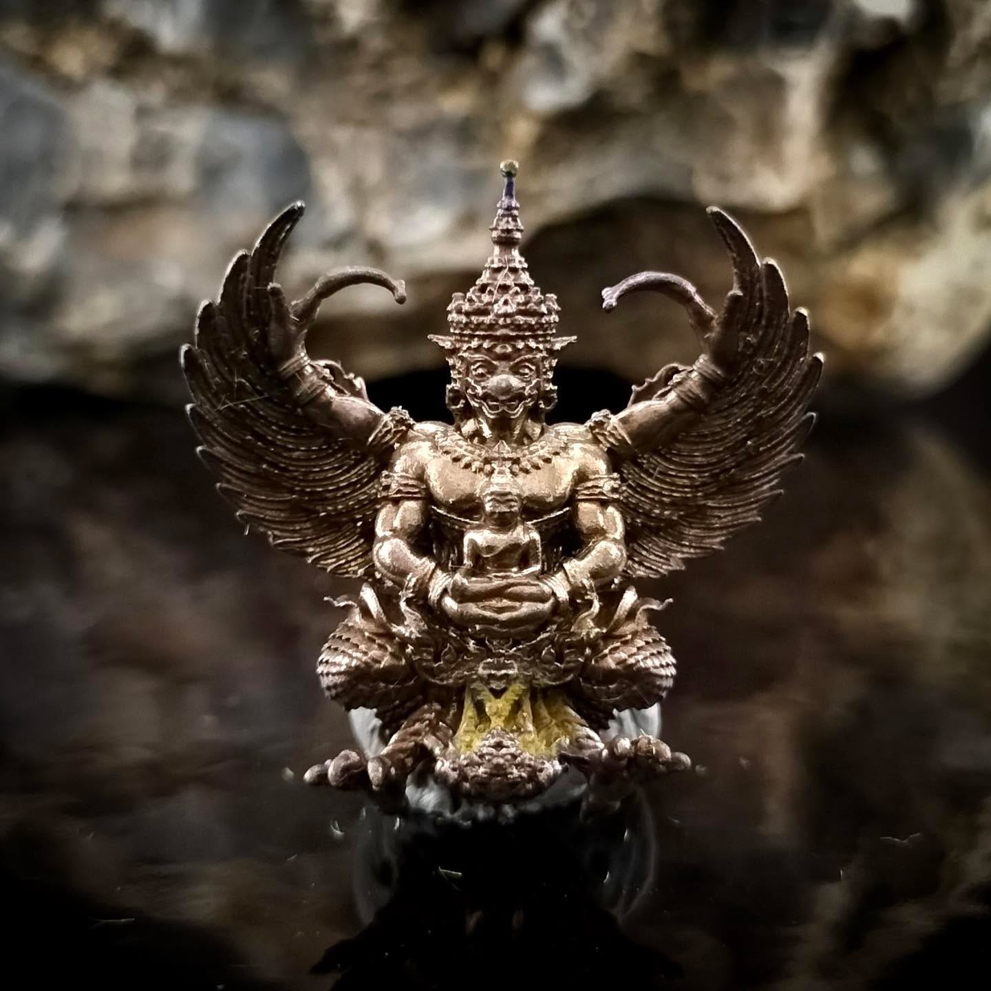 พญาครุฑ รุ่น เศรษฐีเงินไหลมา