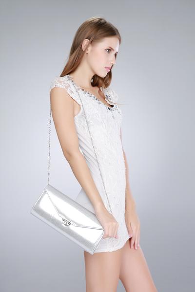 พร้อมส่ง Evening Clutch กระเป๋าออกงาน ใบใหญ่ใส่ของได้จุใจ ปุ่มเปิด/ปิด แบบหมุนล๊อค พร้อมสายโซ่ยาว