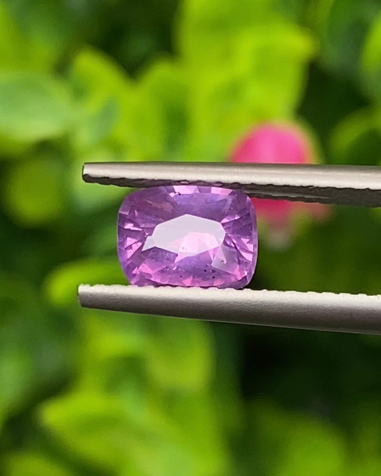 พลอย เพอเพิล แซฟไฟร์ สีม่วง Purple Sapphire ดิบ (Unheated) 1.13 กะรัต (Cts.) พลอยแท้ อัญมณีมงคลประจําวันเกิด เครื่องประดับพลอย