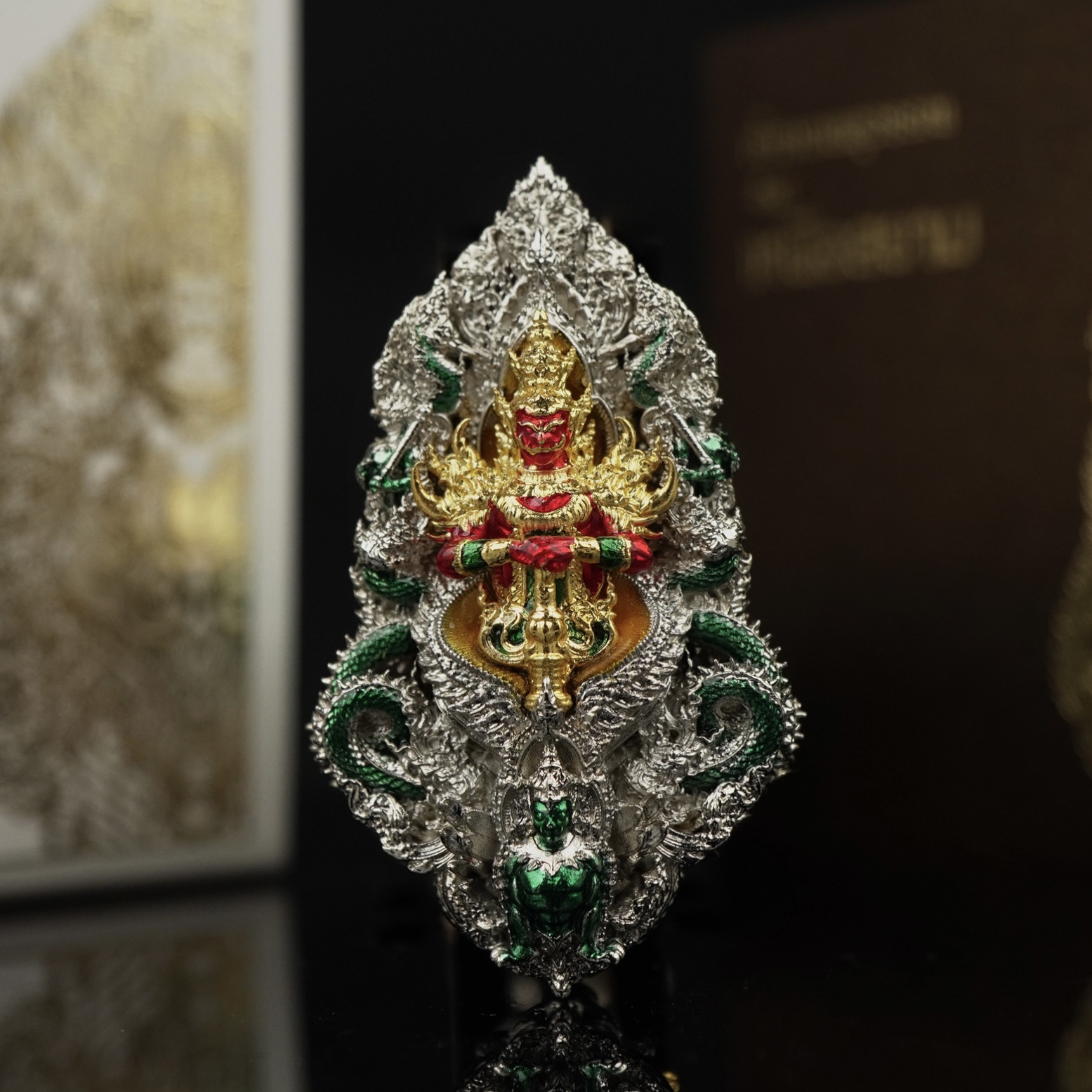 ท้าวเวสสุวรรณเหรียญจำปี รุ่น เหนือสยาม รายการพิเศษเฉพาะศูนย์จอง เนื้อบรอนซ์ชุบเงินลงยา ราคา 2,599 บาท