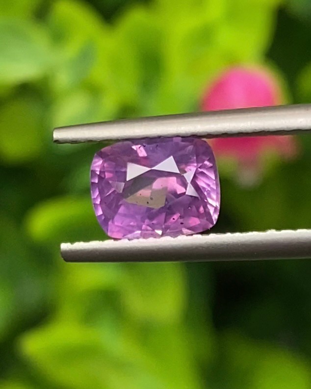 พลอย เพอเพิล แซฟไฟร์ สีม่วง Purple Sapphire ดิบ (Unheated) 1.13 กะรัต (Cts.) พลอยแท้ อัญมณีมงคลประจําวันเกิด เครื่องประดับพลอย