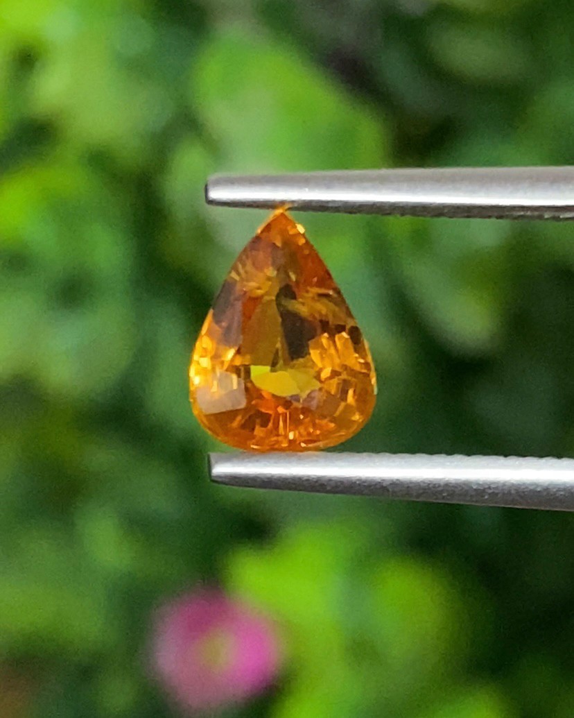 พลอย บุษราคัม Yellow Sapphire 1.30 กะรัต (Cts.) พลอยแท้ อัญมณีมงคลประจําวันเกิด เครื่องประดับพลอย