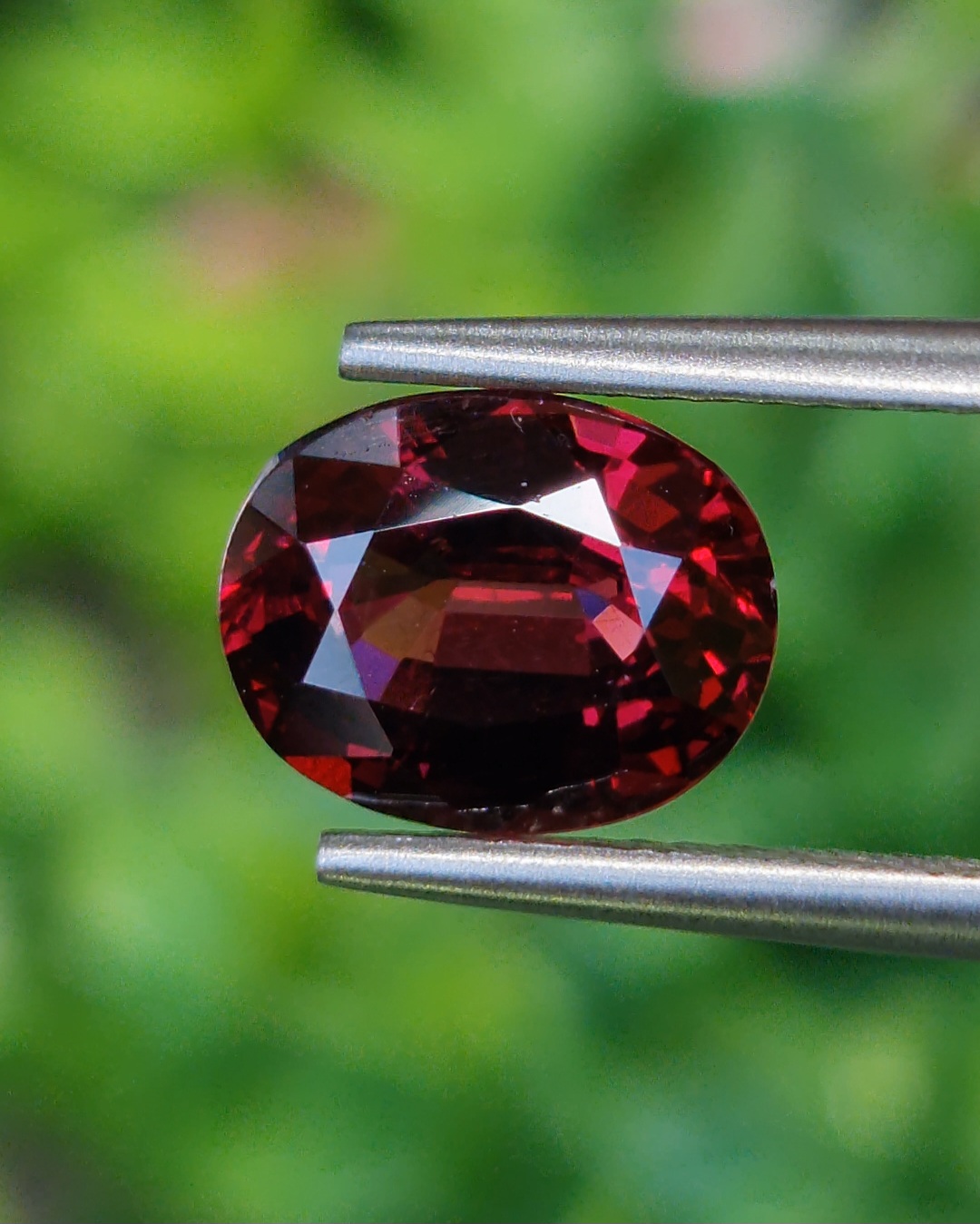 พลอย โรโดไลต์ กาเน็ท Rhodolite Garnet 2.86 กะรัต Cts.พลอยแท้ อัญมณีมงคลประจําวันเกิด เครื่องประดับพลอย