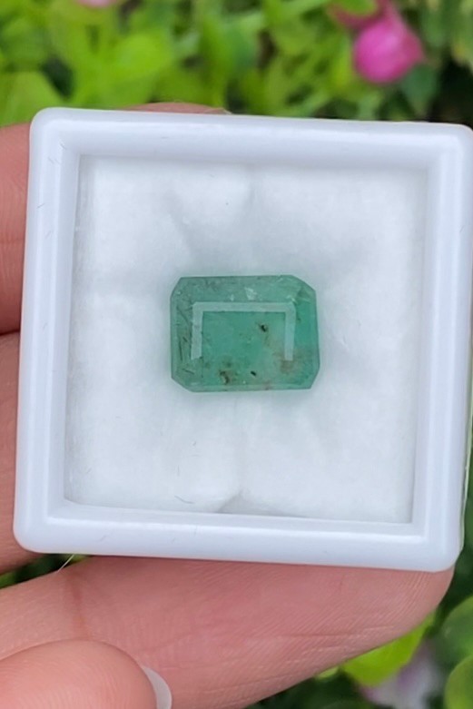 พลอย มรกต Natural Emerald แซมเบีย 3.19 กะรัต (Cts.) พลอยแท้ อัญมณีมงคลประจําวันเกิด เครื่องประดับพลอย
