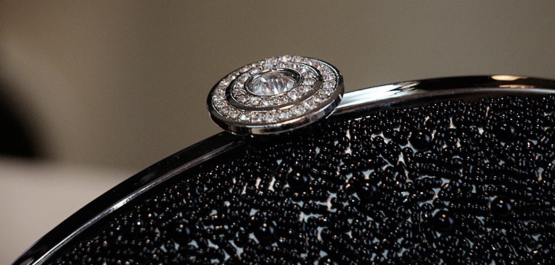 พร้อมส่ง Evening Clutch กระเป๋าออกงาน สีขาว แต่งลูปัดรมดำ จุกปิดสวยหรู ทรงรูปไข่ พร้อมสายสะพายยาว ไม่รวมที่จับถือ