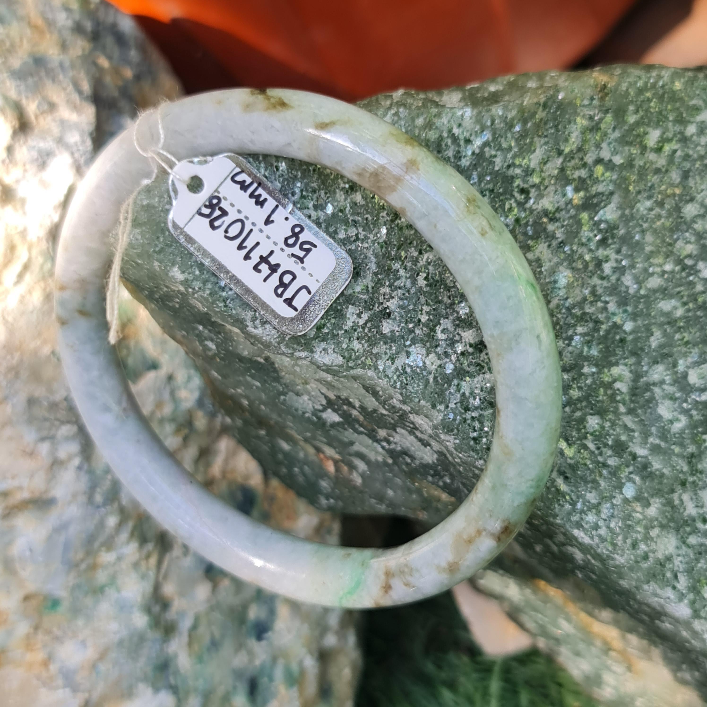 JB6711028 หยก พม่า แท้ Jade กำไลหยก 58.1 มม. (Jadeite bracelet) พม่า (Myanmar)