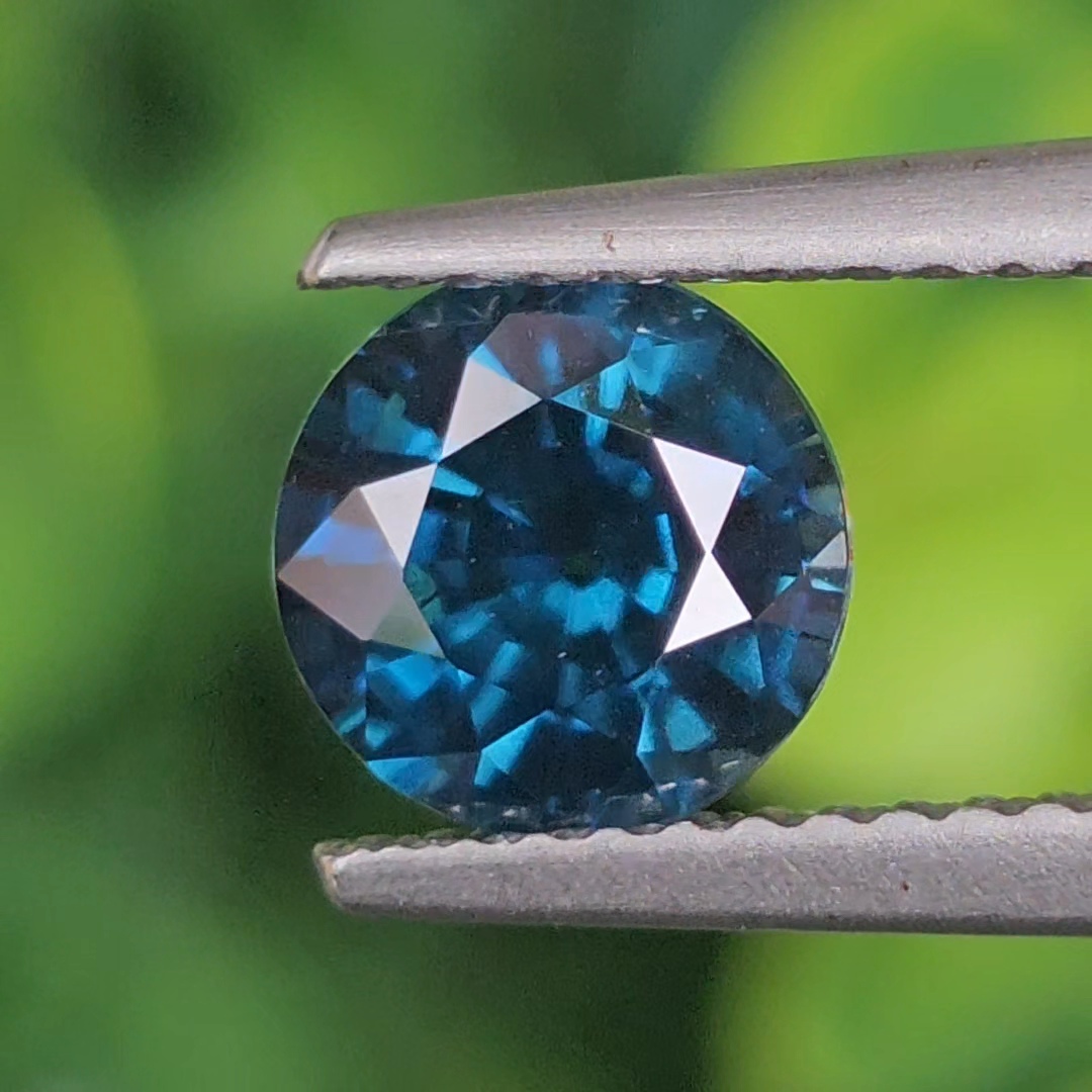 พลอย เพทาย Natural Zircon 1.93 กะรัต (Cts.) พร้อมใบเซอร์ พลอยแท้อัญมณีมงคล ประจําวันเกิด เครื่องประดับพลอย