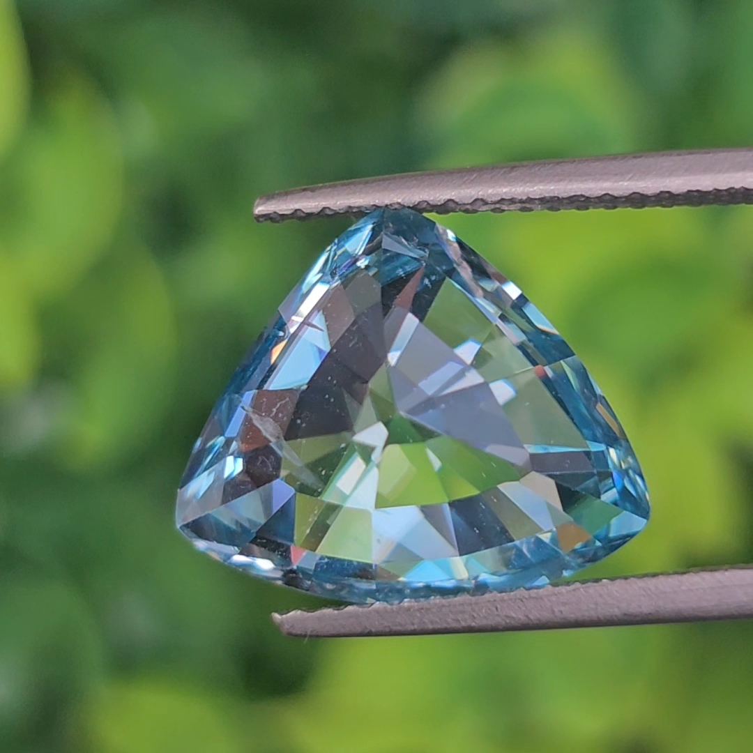 พลอย เพทาย Natural Zircon 11.26 กะรัต (Cts.) พลอยแท้ อัญมณีมงคลประจําวันเกิด เครื่องประดับพลอย