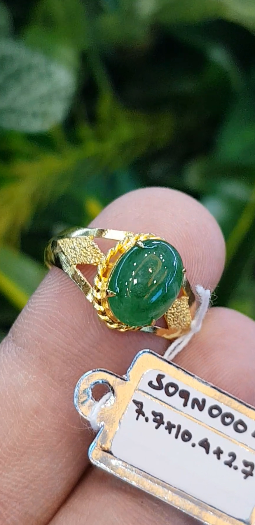 หยก พม่า แท้ Jade แหวนหยก 翡翠戒指 (Jadeite ring) 1.75 กะรัต (Cts.) Size 57 ดิบ ไม่ผ่านการปรับปรุง (Type A) พม่า (Myanmar)