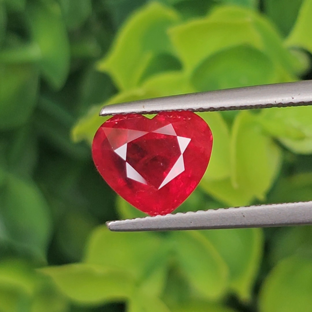 พลอย ทับทิม ซองเจีย Songea Ruby Sapphire 3.80 กะรัต (Cts.) พร้อมใบเซอร์ พลอยแท้ อัญมณีมงคลประจําวันเกิด เครื่องประดับพลอย