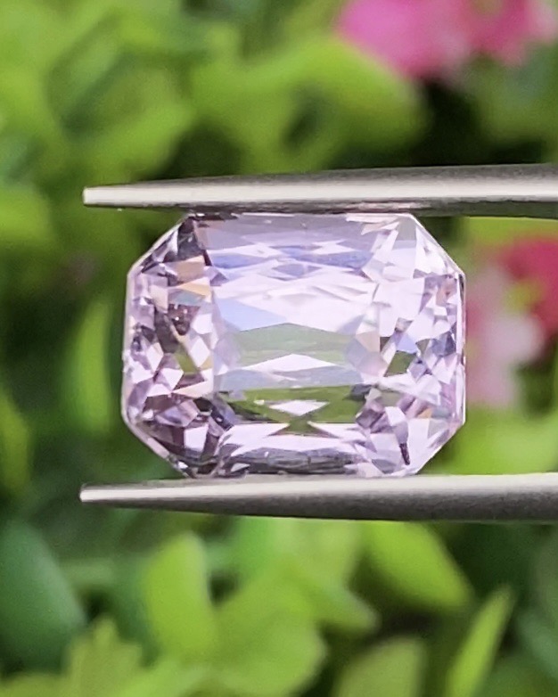 พลอย คุนไซท์ Kunzite 9.05 กะรัต (Cts.) พลอยแท้อัญมณีมงคล ประจําวันเกิด เครื่องประดับพลอย