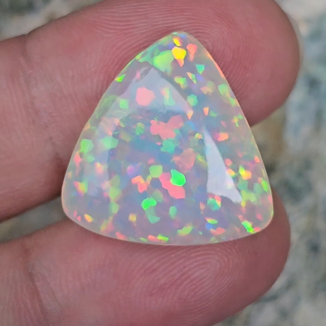 พลอย ไวท์ โอปอล White Opal 13.51 กะรัต (Cts.) พลอยแท้ อัญมณีมงคลประจําวันเกิด เครื่องประดับพลอย