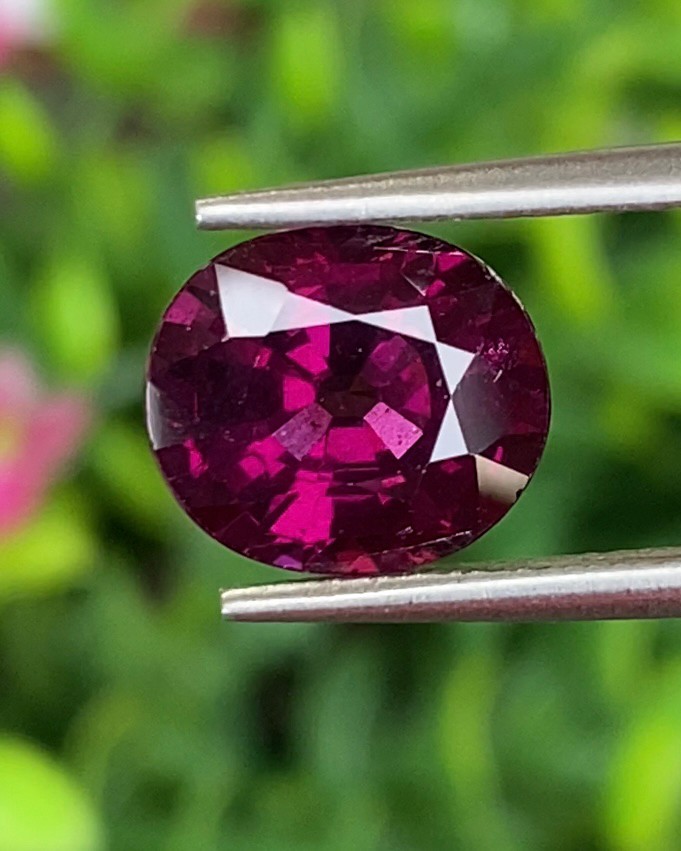 พลอย โรโดไลต์ กาเน็ท Rhodolite Garnet 3.67 กะรัต Cts.พลอยแท้ อัญมณีมงคลประจําวันเกิด เครื่องประดับพลอย