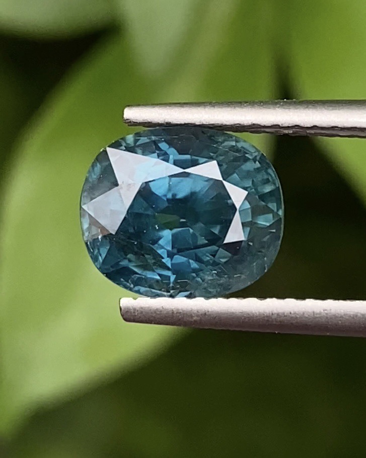 พลอย ไพลิน Greenish Blue Sapphire 3.56 กะรัต (Cts.) พร้อมใบเซอร์ พลอยแท้ อัญมณีมงคลประจําวันเกิด เครื่องประดับพลอย