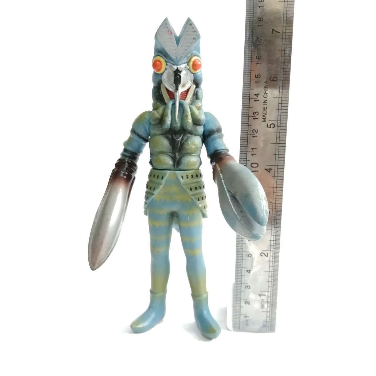 ซอฟ 6.5 -7 นิ้ว ขนาดตามรูป มนุษย์ดาวบัลตั้น จากอุลตร้าแมน1 รุ่น ขอบตาสีเหลืองดวงตาสีส้ม **มีรอยที่มือ พิจารณาก่อนซื้อ