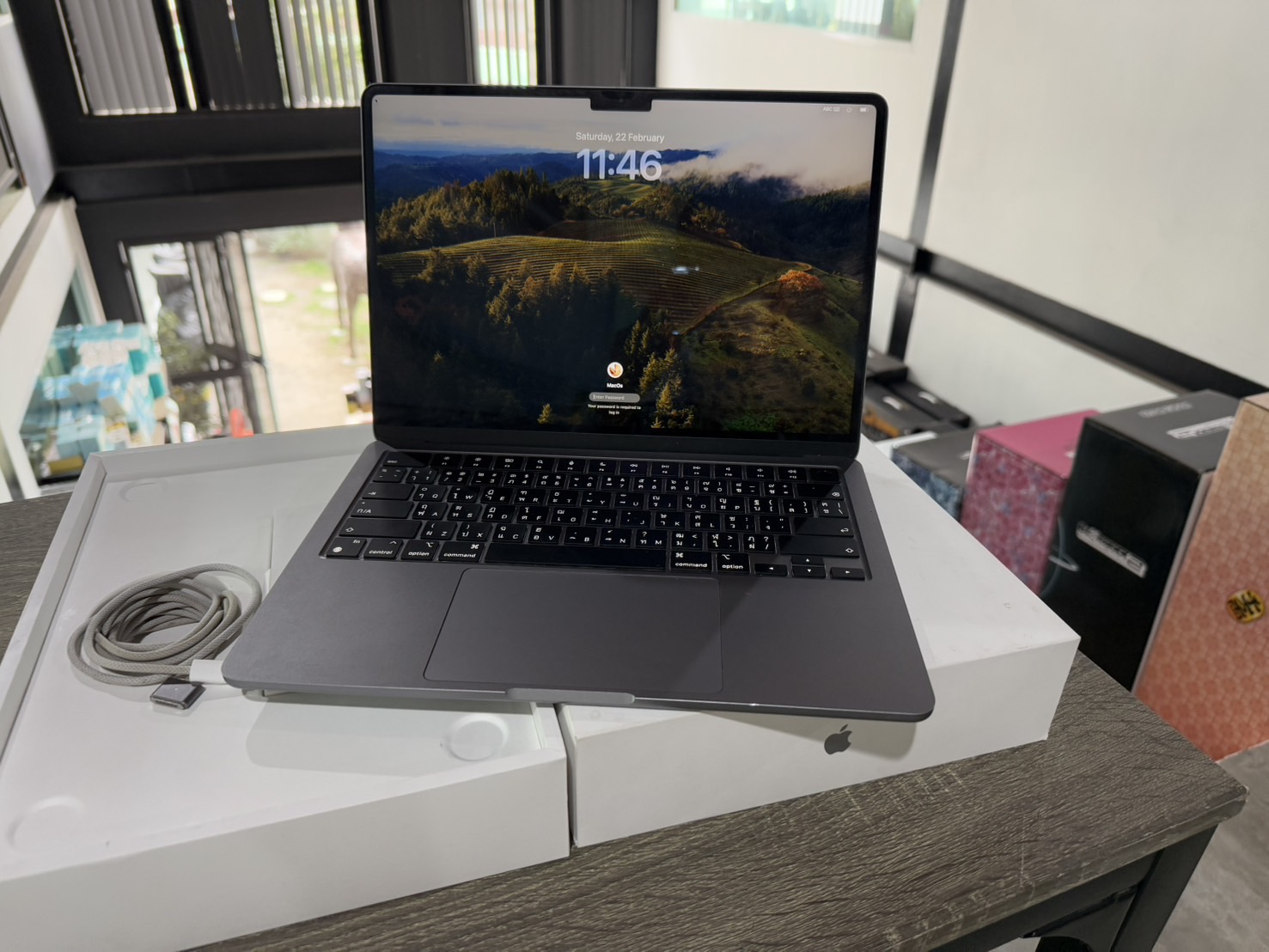 Macbook Air 13"2024(M3/8GB/SSD 256GB)+Adapter