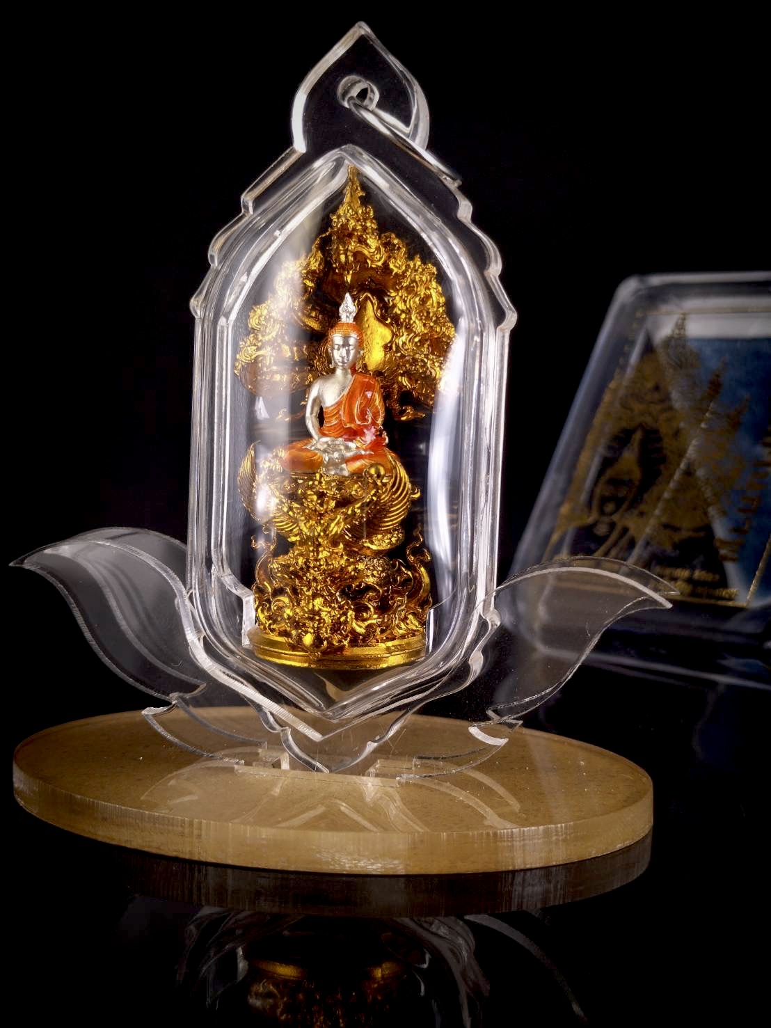 บริการเลี่ยมใสกันน้ำ กันฝุ่น แบบตั้งได้ ถอดห้อยได้ (ขนาดพระไม่เกิน 5 เซนติเมตร) ** ลูกค้าส่งงานมาเลี่ยมที่ร้าน ระยะเวลาเลี่ยมประมาณ 3-5 วัน ไม่รวมระยะเวลาจัดส่ง **