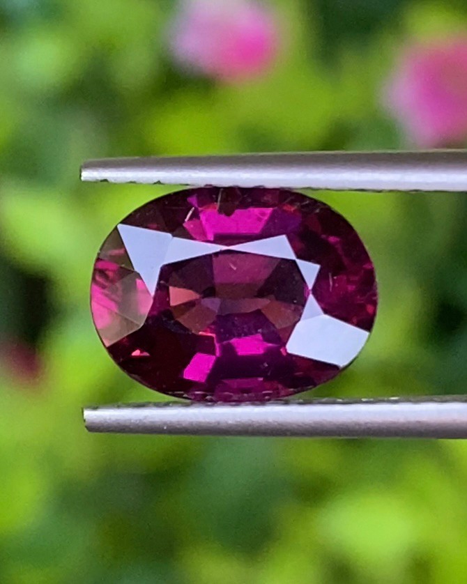 พลอย โรโดไลต์ กาเน็ท Rhodolite Garnet 3.31 กะรัต Cts.พลอยแท้ อัญมณีมงคลประจําวันเกิด เครื่องประดับพลอย