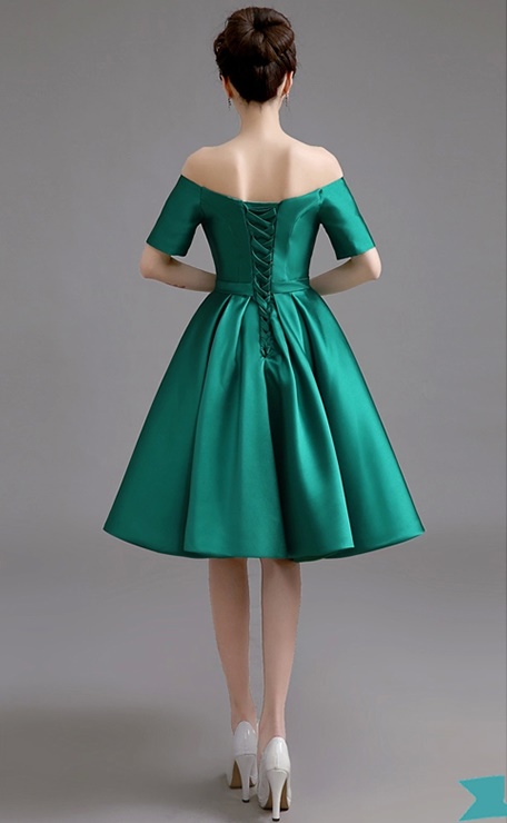 พร้อมส่ง ชุดราตรีสั้น ปาดไหล่ แขนสั้น ผ้าซาติน คอเว้า Sweet heart กระโปรงจับจีบ สวยหรู สีเขียว (เชือกผูกหลัง)