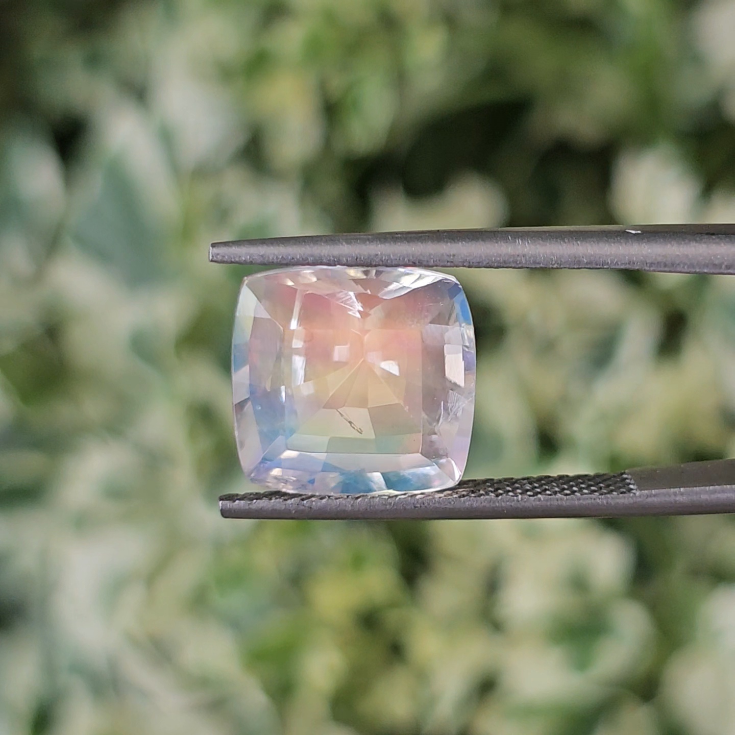 พลอย มูนสโตน เรนโบว์ Rainbow Moonstone 5.64 กะรัต (cts.) พลอยแท้ อัญมณีมงคลประจําวันเกิด เครื่องประดับพลอย