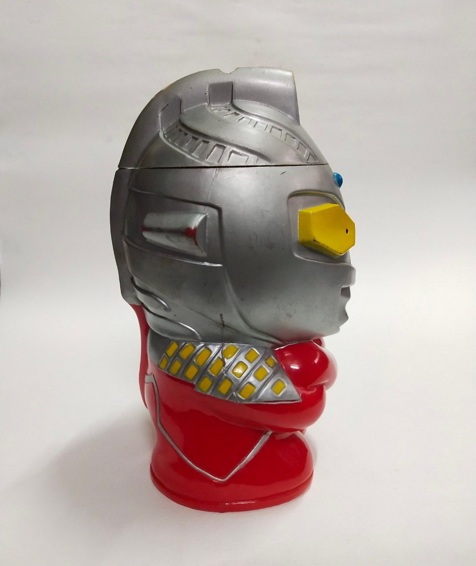 กระติกน้ำ/ออมสิน พลาสติก อุลตร้าเซเว่น(ตัวที่ 2) พรีเมี่ยมของแถมแลกซื้อจากร้าน มิสเตอร์โดนัท+โคคา โคล่า งานเก่าเก็บสะสม มือสองสภาพดีมีรอย ขนาดตามรูป