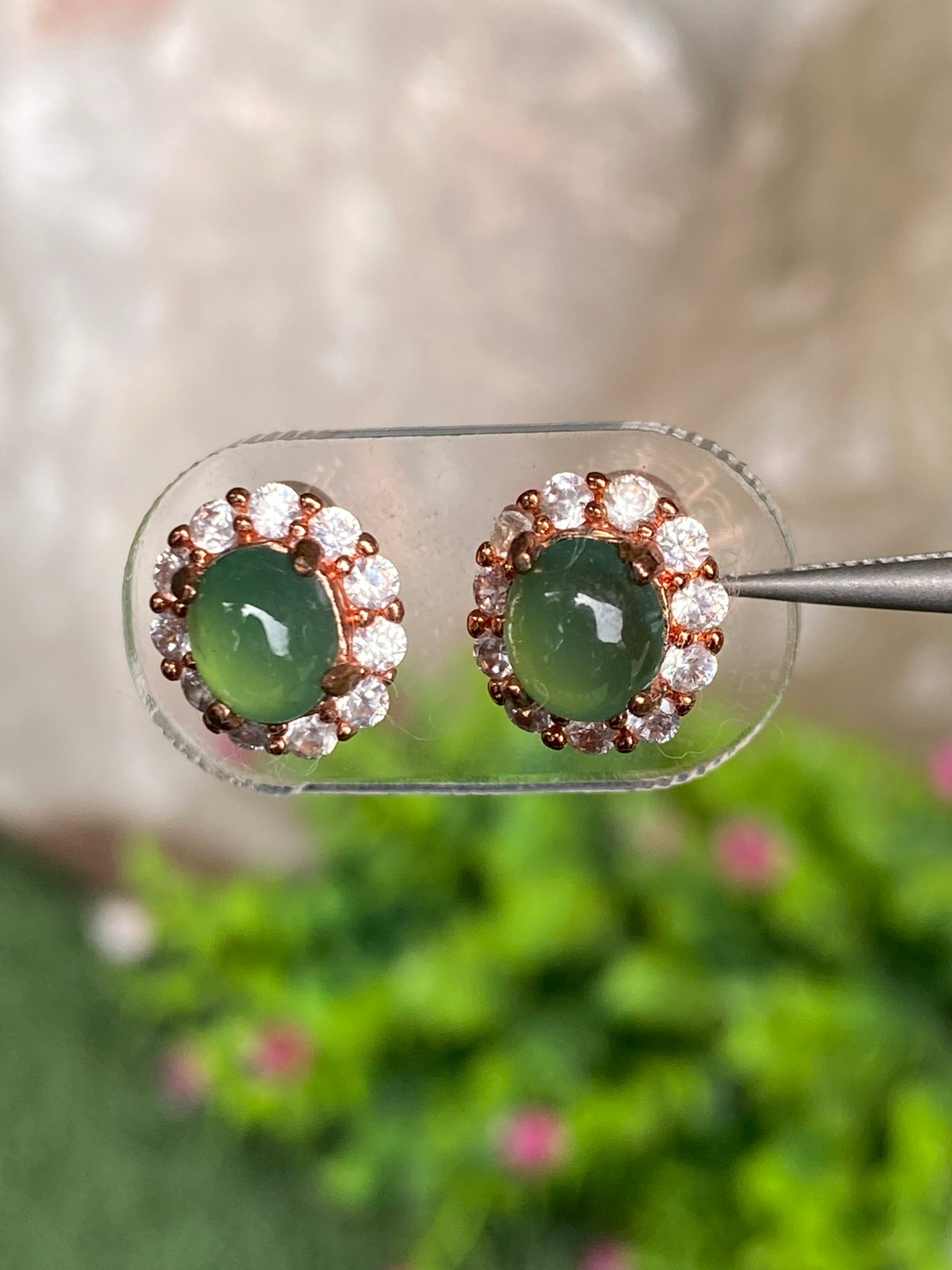 หยก พม่า แท้ Jade ต่างหูหยก (jadeite) ดิบ ไม่ผ่านการปรับปรุง (Type A) พม่า (Myanmar)