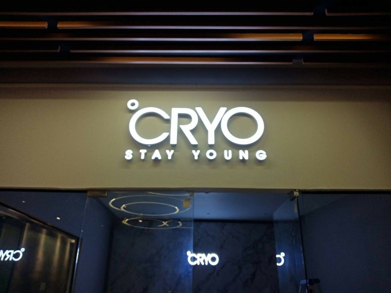 งานป้ายคอมโพสิต CRYO STAY YOUNG