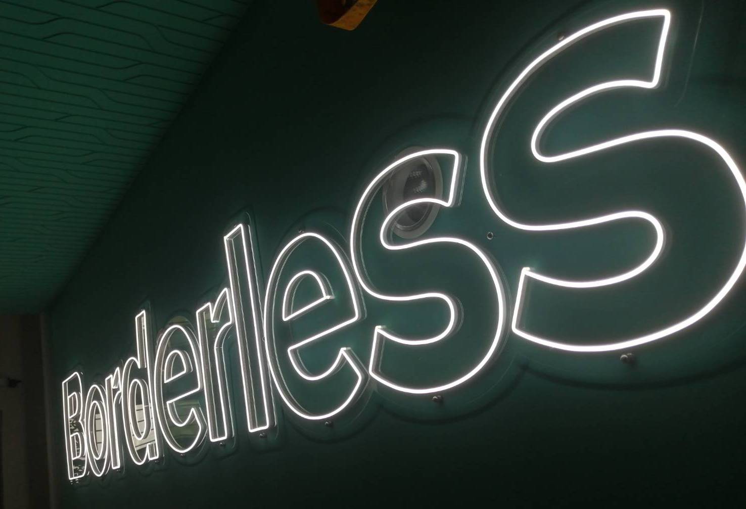 ป้ายไฟนีออนดัด Led Flex แสงสีขาว เส้นไฟ 6mm เดินเส้นคู่