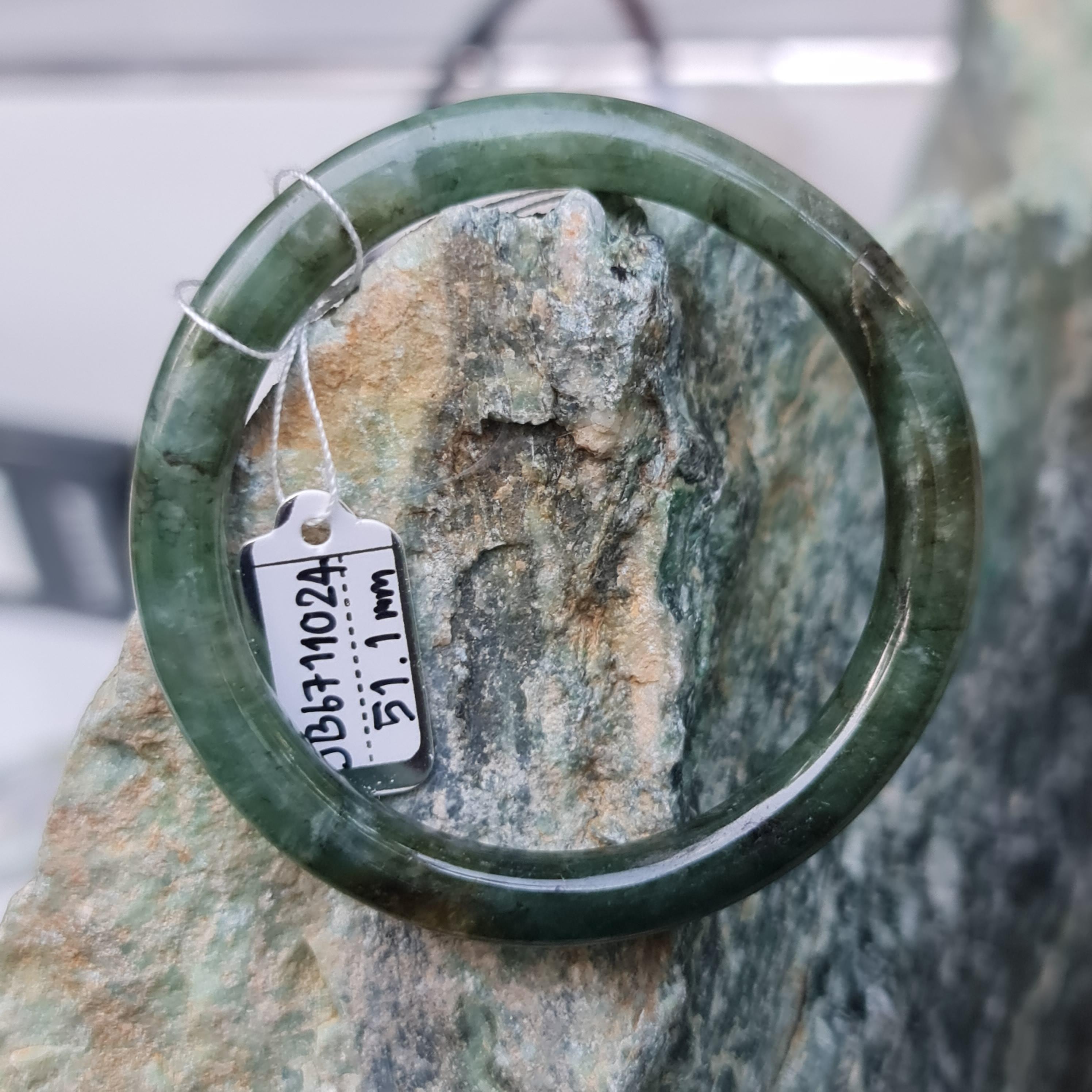 JB6711024 หยก พม่า แท้ Jade กำไลหยก 51.1 มม. (Jadeite bracelet) พม่า (Myanmar)