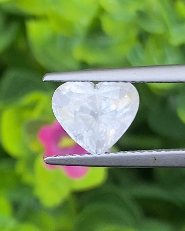 พลอย ขาว ไวท์ แซฟไฟร์ White Sapphire 2.85 กะรัต (Cts.) พลอยแท้ อัญมณีมงคลประจําวันเกิด เครื่องประดับพลอย