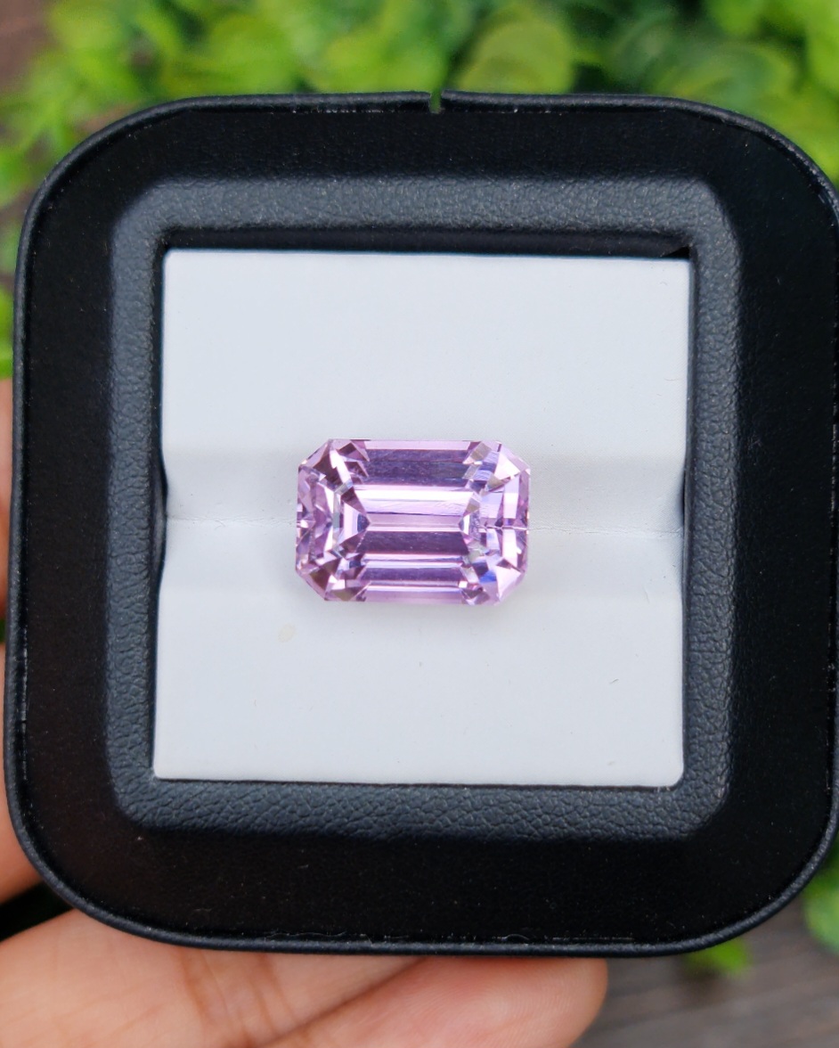 พลอย คุนไซท์ Kunzite 17.70 กะรัต (Cts.) พลอยแท้อัญมณีมงคล ประจําวันเกิด เครื่องประดับพลอย