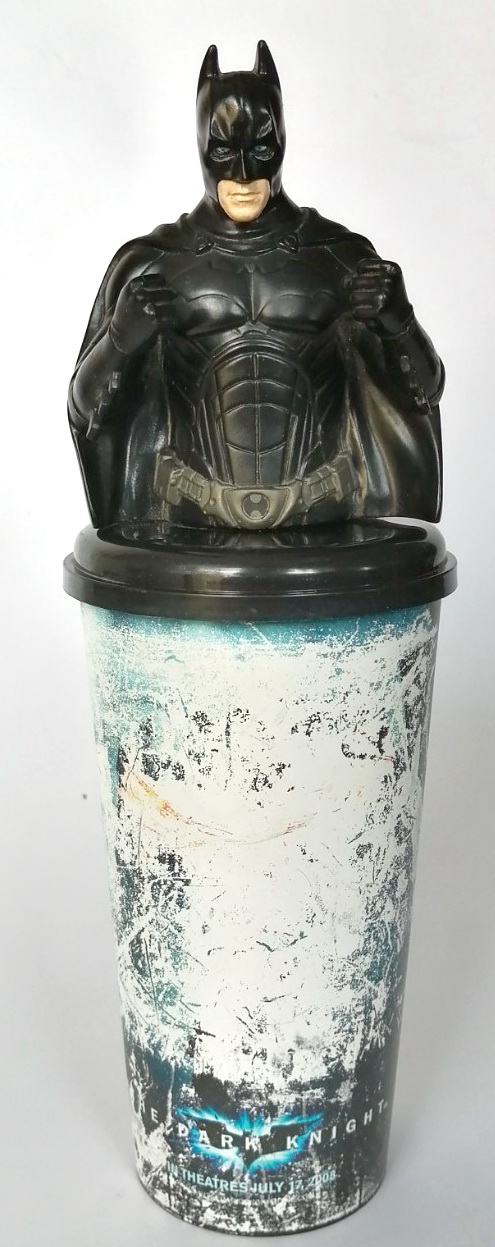 ท็อปเปอร์แก้วของเมเจอร์ จากภาพยนตร์ BAT MANTHE DARK KNIGHT ,Jul 17,2008 สมัยยังเป็น bust ครึ่งตัวขนาดใหญ่ ของสะสมเก่าเก็บ ตัวท๊อปเปอร์แบทแมนสภาพดีแต่แก้วสภาพไม่ดีมีตำหนิที่แก้วตามภาพ