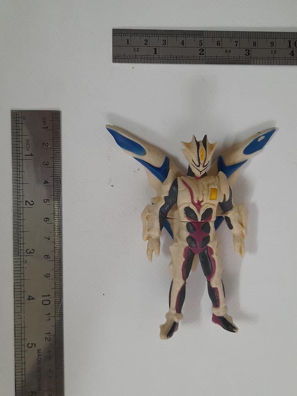ซอฟ 4 นิ้ว สัตว์ประหลาด Ex คิรีเวลลอยด์ จาก อุลตร้าแมนทีก้า ขนาดตามรูปมือสองสภาพดีมีรอยบ้าง มีปั๊ม