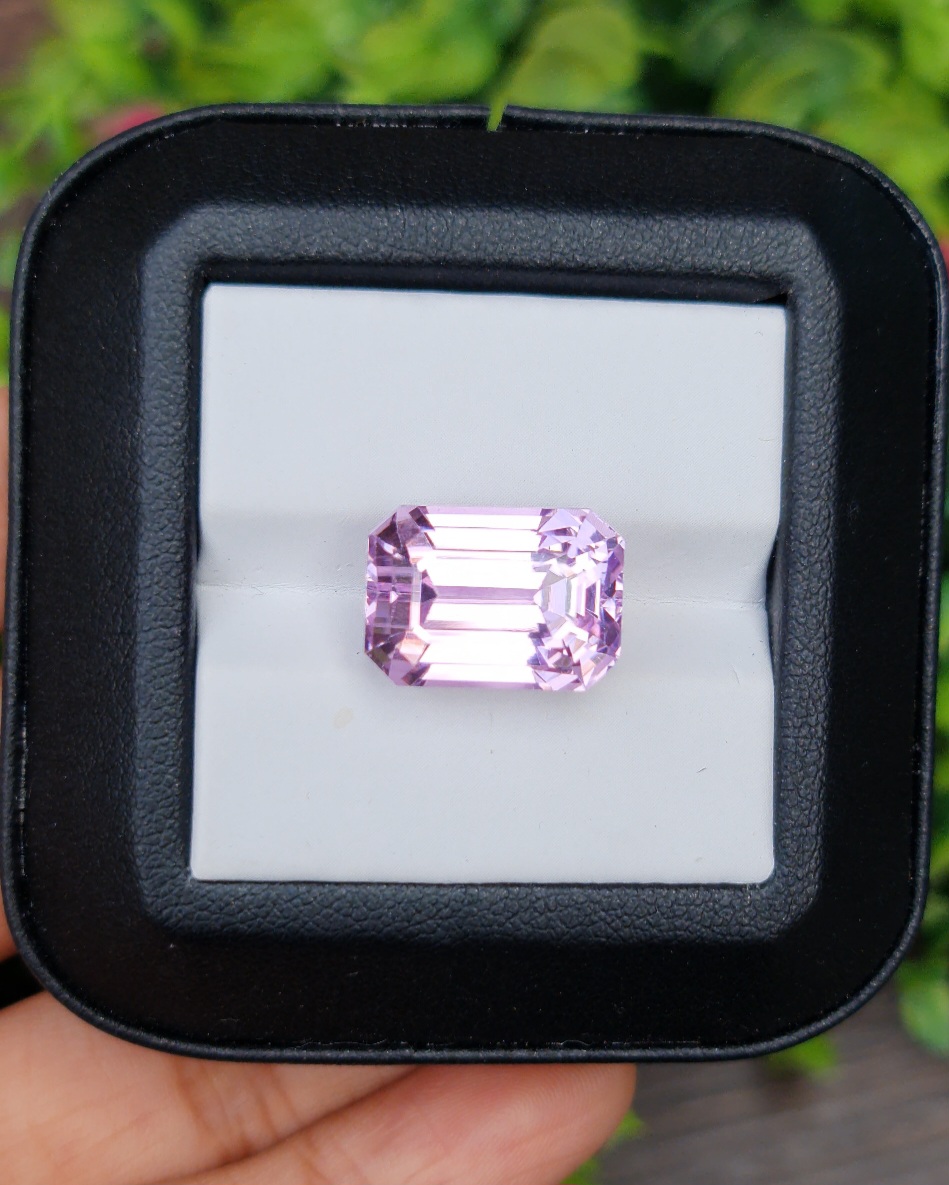 พลอย คุนไซท์ Kunzite 17.70 กะรัต (Cts.) พลอยแท้อัญมณีมงคล ประจําวันเกิด เครื่องประดับพลอย