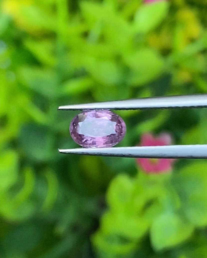 พลอย เพอเพิล แซฟไฟร์ สีม่วง Purple Sapphire ดิบ Unheated 0.80 กะรัต (Cts.) พลอยแท้ อัญมณีมงคลประจําวันเกิด เครื่องประดับพลอย