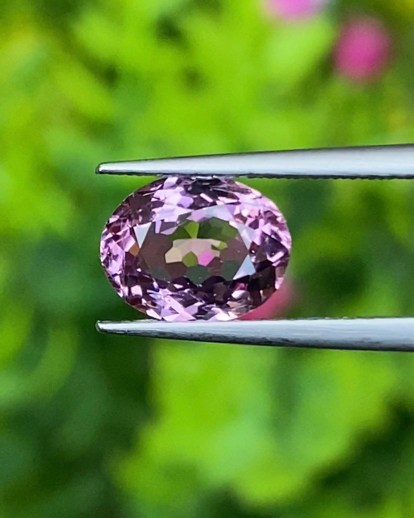 พลอย รูเบลไลต์ ทัวร์มารีน (Rubellite Tourmaline) 1.65 กะรัต (Cts.) อัญมณีมงคลประจําวันเกิด เครื่องประดับพลอย