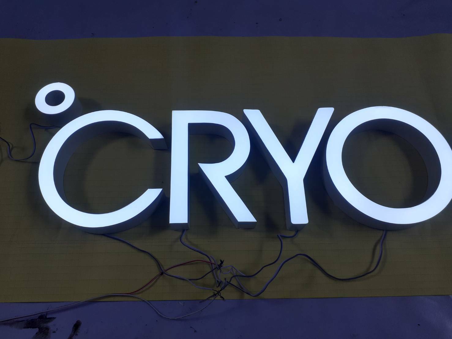 ป้ายกล่องไฟตัวอักษร- CRYO