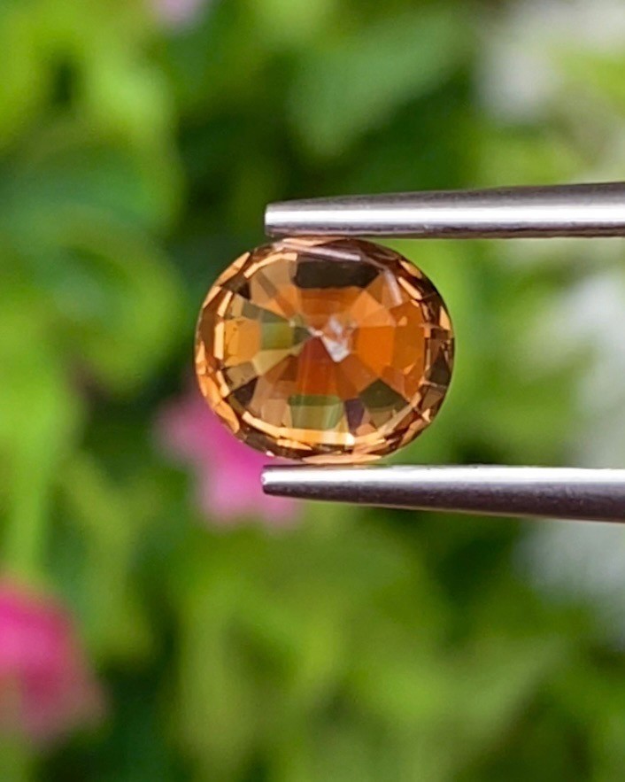 พลอย เพทาย (Zircon) 1.77 กะรัต (Cts.) พลอยแท้ อัญมณีมงคลประจําวันเกิด เครื่องประดับพลอย