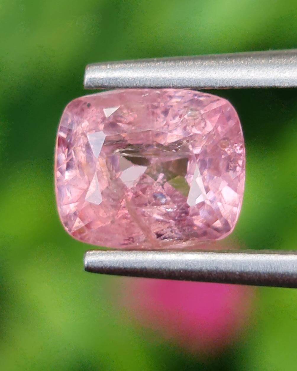 พลอย สปิเนล (Spinel) 1.38 กะรัต (Cts.) ดิบ (Unheated) พลอยแท้ อัญมณีมงคลประจําวันเกิด เครื่องประดับพลอย