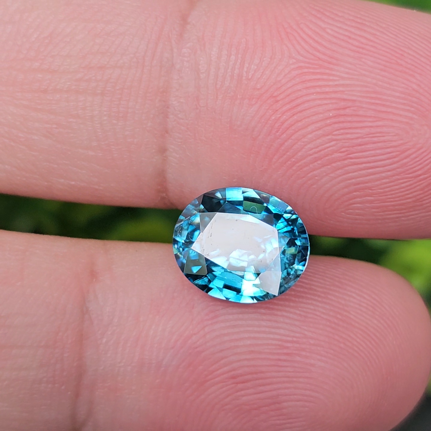 พลอย เพทาย (Zircon) 4.23 กะรัต (Cts.) พลอยแท้ อัญมณีมงคลประจําวันเกิด เครื่องประดับพลอย