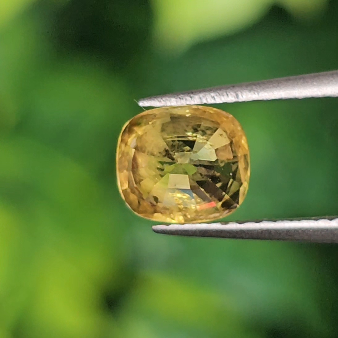 พลอย บุษราคัม yellow sapphire 0.86 กะรัต (Cts.) พลอยแท้ อัญมณีมงคลประจําวันเกิด เครื่องประดับพลอย