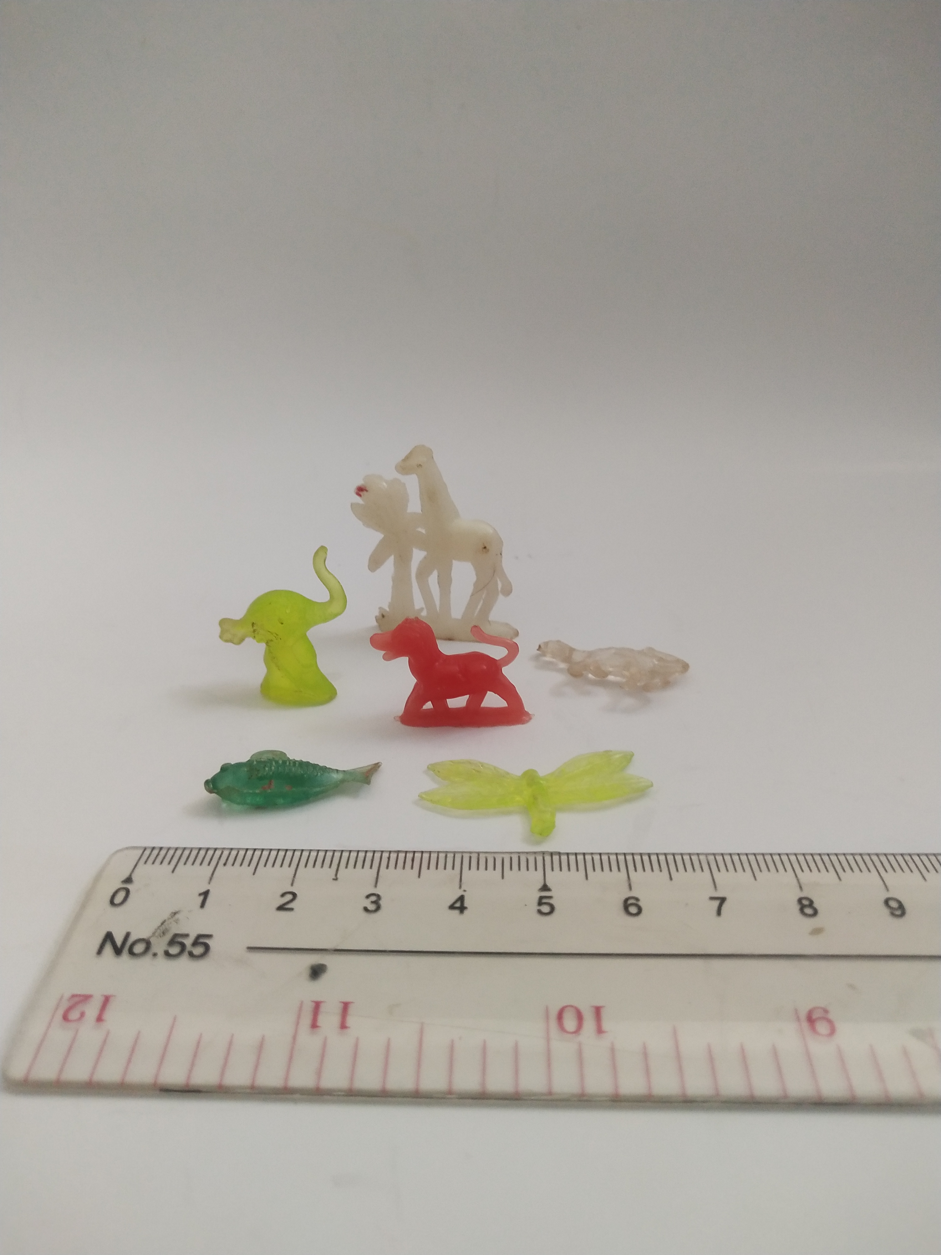 มีหลายภาพ ตุ๊กตาสัตว์ตัวเล็ก จำนวน 6 ตัวขนาดตามภาพ