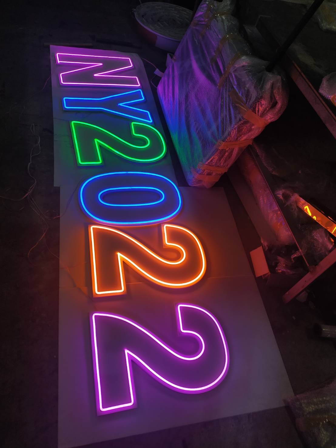 งานป้ายไฟปีใหม่ ป้ายไฟ HAPPY NEW YEAR