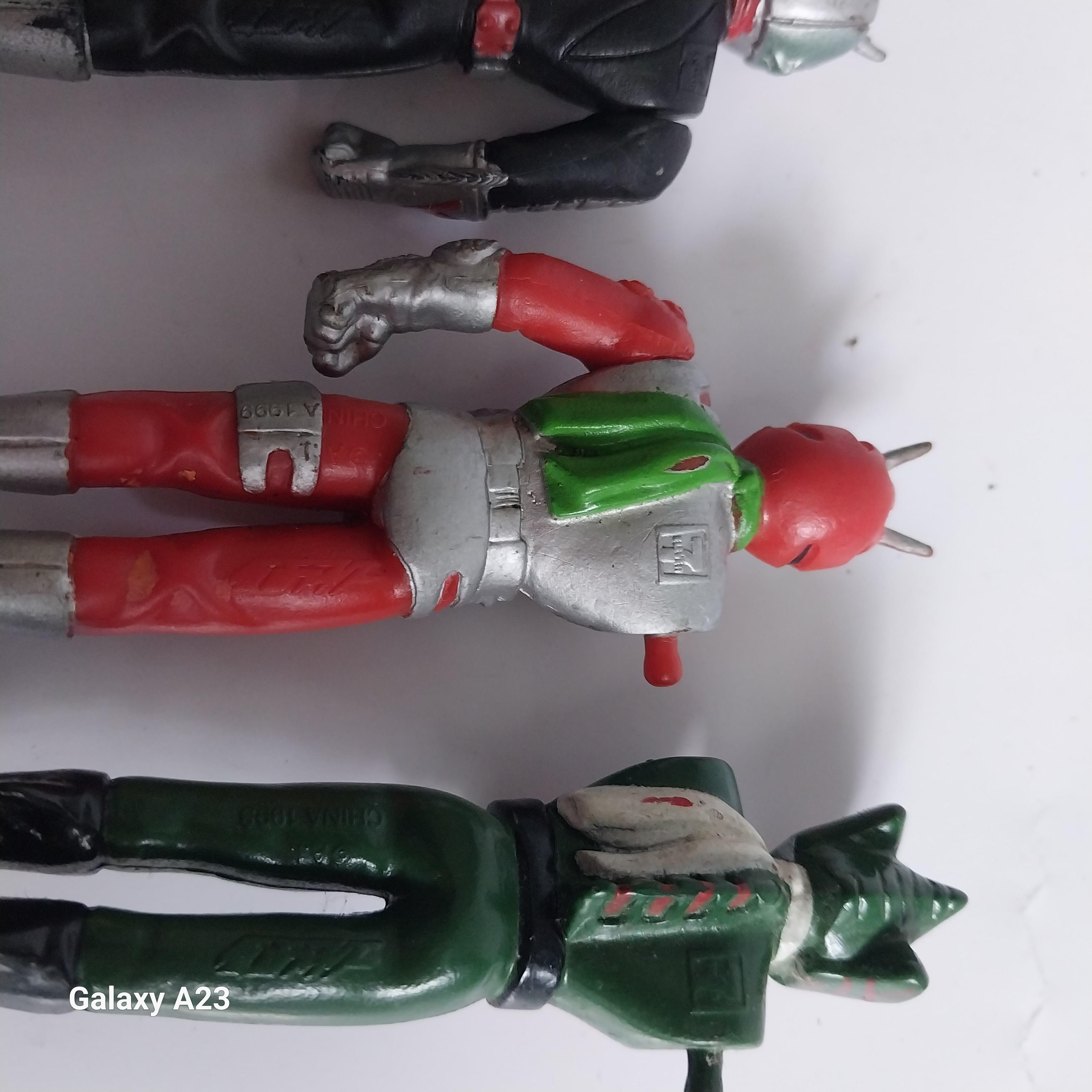 มีหลายภาพอะไหล่ ไอ้มดแดง จำนวน 4 ตัวงานพลาสติกของจีน 1 ตัวเป็นซุปเปอร์วัน งานยางตัน 3 ตัว ขนาดตามภาพ